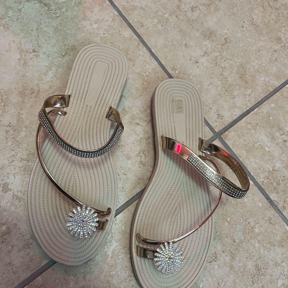 Elegant Gold Sandals with Rhinestone Detail